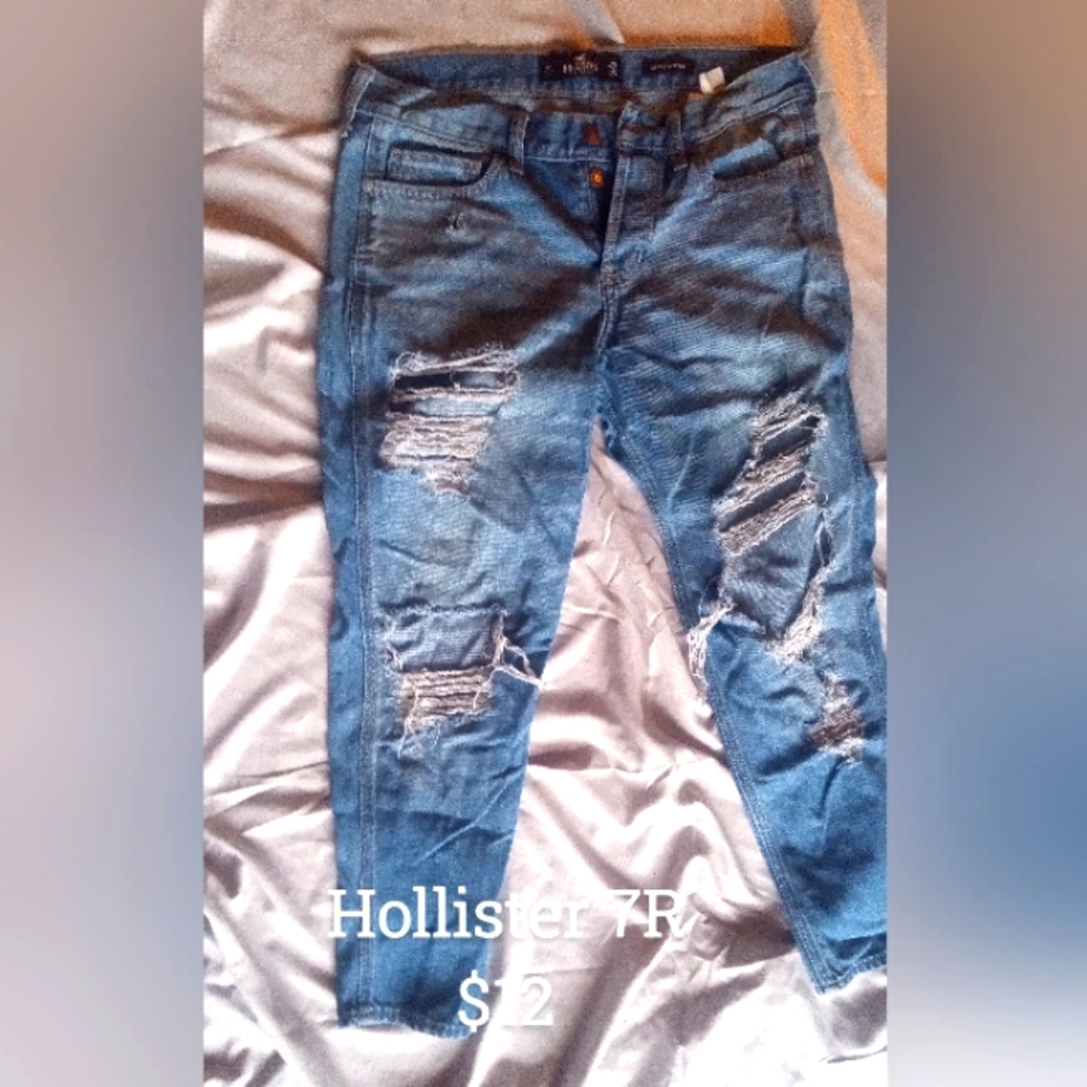 Hollister medium wash distressed 7R